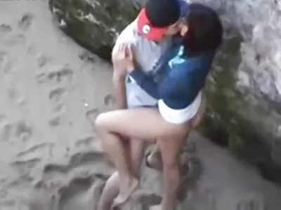 dizlerinin üzerinde büyük baştankara MİLF uyurken gizli sex