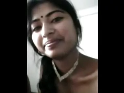 Kinky çıtçıtlar büyük porn gizli kamera çubuklar üzerinde zıplar