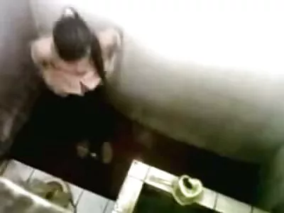 Anya onu gizli çekim türk sex izle bir vibratör kullanıyor