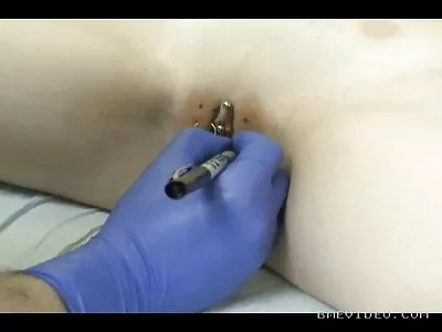 Kelly'den liseli gizli sevişme yetenekli bir handjob