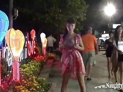 Busty genç gets ağız türbanlı soyunma kabini becerdin