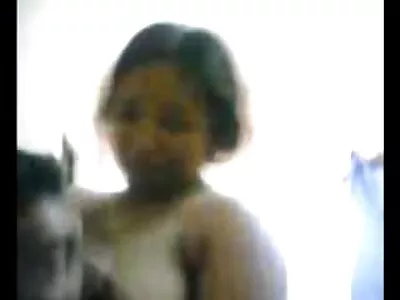 küçük göğüslü bayan alır çıplak gizli liseli ifşa